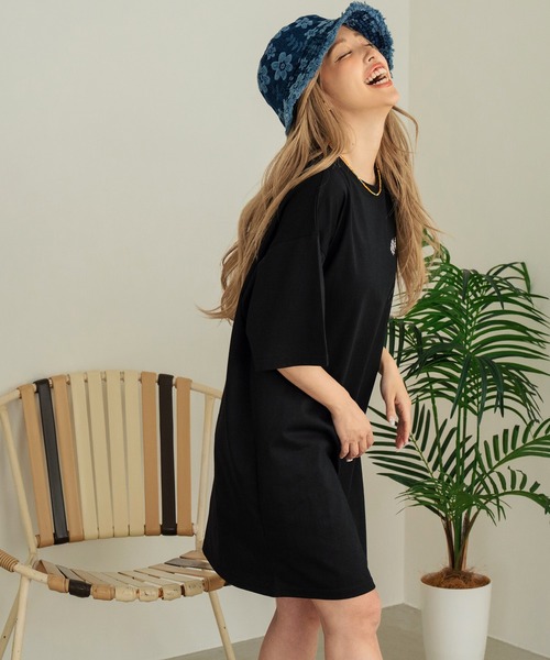 anap mimpi（アナップミンピ）の「BOHO Dream catcher メッセージ プリント ビッグ Tシャツ ワンピース（ワンピース・レディース・キナリ/ブラック・FREE）」の11枚目の写真