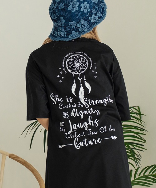 anap mimpi（アナップミンピ）の「BOHO Dream catcher メッセージ プリント ビッグ Tシャツ ワンピース（ワンピース・レディース・キナリ/ブラック・FREE）」の13枚目の写真