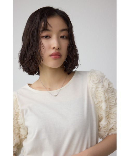 AZUL by moussy(アズールバイマウジー)の「ソデチュールトップス(Tシャツ/カットソー・レディース・ライトブルー/ブラック/オフホワイト・FREE)」の4枚目の写真