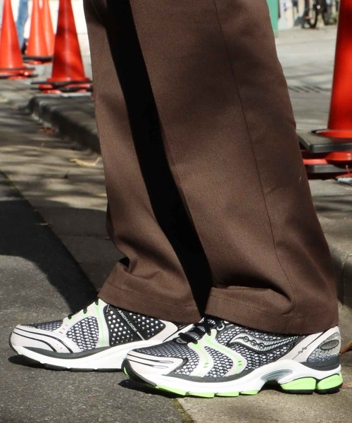 Saucony（サッカニー）の「saucony/サッカニー PROGRID TRIUMPH 4 ハイテク スニーカー（スニーカー・メンズ・ホワイト/ブラック・9/9h）」の2枚目の写真