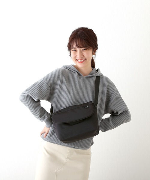 anello GRANDE（アネログランデ）の「anello GRANDE 軽量撥水杢ポリSPS メッセンジャー S GU-A0961（ショルダーバッグ・レディース・ベージュ/ライトグレー/ブラック/ネイビー/グレー・FREE）」の18枚目の写真