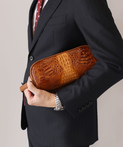 sankyo shokai(サンキョウショウカイ)の「カイマン牛革 ダブルファスナー セカンド バッグ(クラッチバッグ・メンズ・ブラウン・FREE)」の12枚目の写真