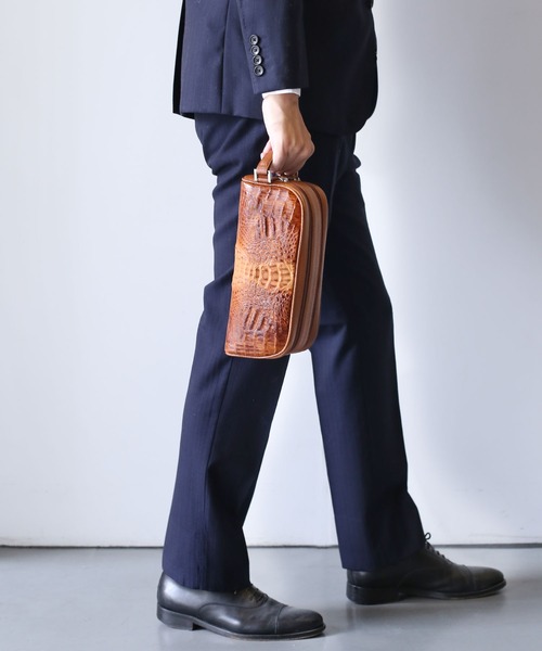 sankyo shokai(サンキョウショウカイ)の「カイマン牛革 ダブルファスナー セカンド バッグ(クラッチバッグ・メンズ・ブラウン・FREE)」の6枚目の写真