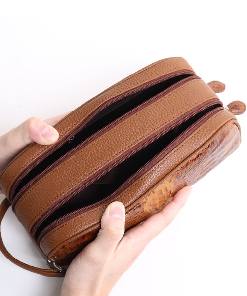 sankyo shokai(サンキョウショウカイ)の「カイマン牛革 ダブルファスナー セカンド バッグ(クラッチバッグ・メンズ・ブラウン・FREE)」の5枚目の写真