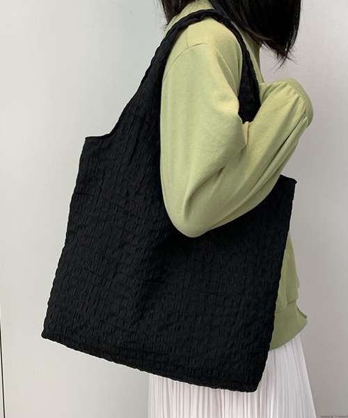VIBGYOR（ヴィブジョー）の「Liaa/くしゅくしゅ チェック トートバッグ A18654（トートバッグ・レディース・ブラック/オレンジ/パープル/ピンク・FREE）」の2枚目の写真