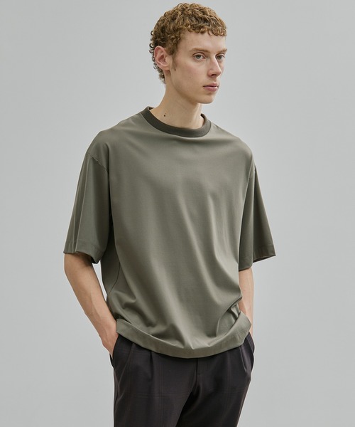 UNITED TOKYO(ユナイテッドトウキョウ)の「【残りわずか/ひんやり冷感】32G SOFT COOL リラックスTシャツ |接触冷感/軽量/伸縮性/夏服(Tシャツ/カットソー・メンズ・ブラウン/ホワイト/ブラック/ダークグレー/マスタード/カーキ/ライトグレー・1/2/3)」の21枚目の写真