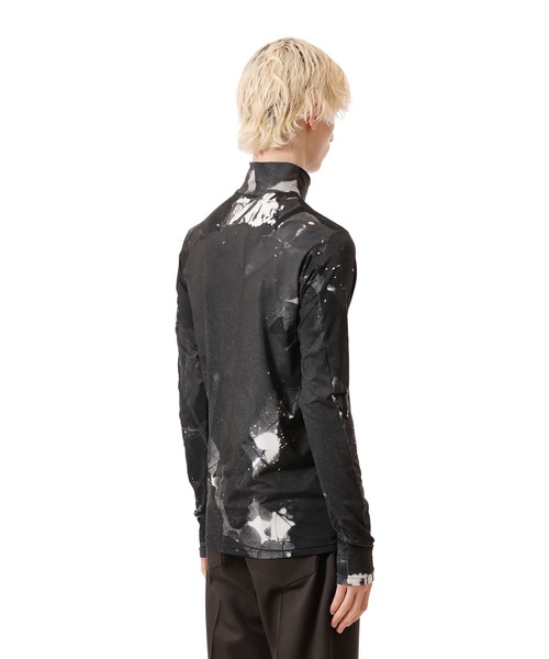 VEIN (ヴェイン)の「プリンテッド クールマックス ストレッチジャージー VPW ハイネックL/S TEE / PRINTED COOLMAX STRETCH JERSEY VPW HIGH NECK L/S TEE(Tシャツ/カットソー・メンズ・ブラック・3/2/1)」の3枚目の写真