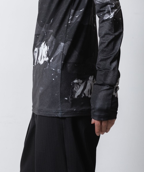 VEIN (ヴェイン)の「プリンテッド クールマックス ストレッチジャージー VPW ハイネックL/S TEE / PRINTED COOLMAX STRETCH JERSEY VPW HIGH NECK L/S TEE(Tシャツ/カットソー・メンズ・ブラック・3/2/1)」の12枚目の写真