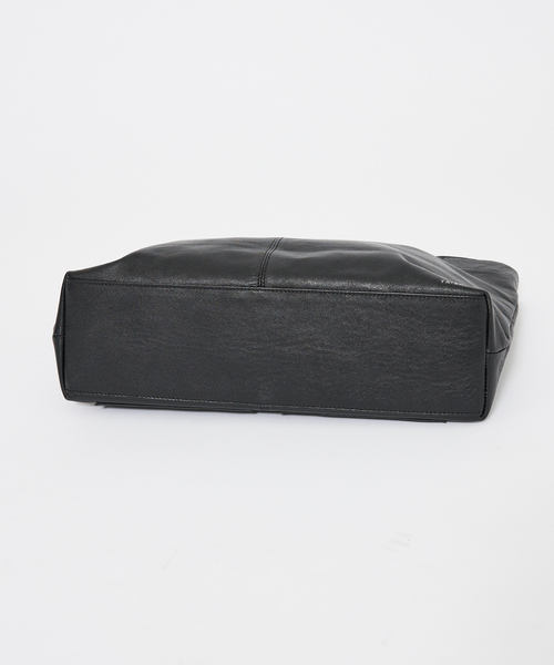 YArKA(ヤーカ)の「【YArKA/ヤーカ】real leather change shape 2way bag/ リアルレザー変形底2way バッグ / Y2502ARB68(ショルダーバッグ・メンズ・ブラック・フリー)」の6枚目の写真