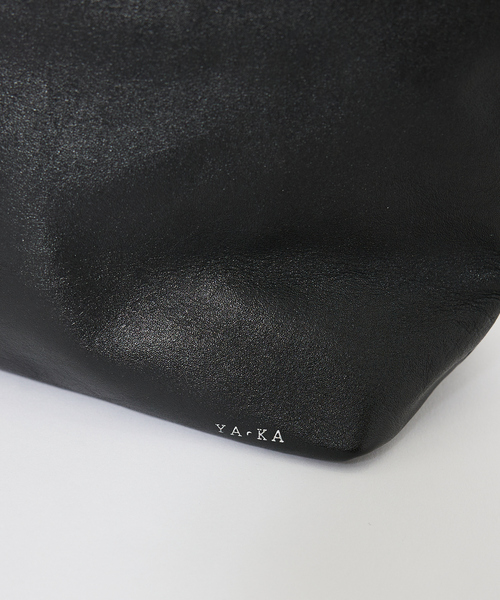 YArKA(ヤーカ)の「【YArKA/ヤーカ】real leather change shape 2way bag/ リアルレザー変形底2way バッグ / Y2502ARB68(ショルダーバッグ・メンズ・ブラック・フリー)」の5枚目の写真
