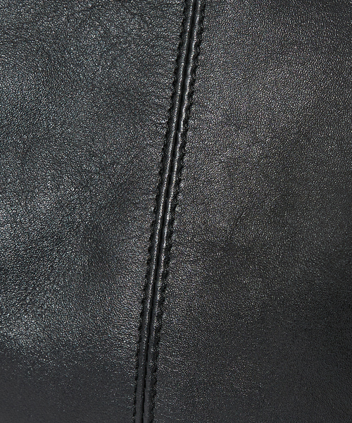 YArKA(ヤーカ)の「【YArKA/ヤーカ】real leather change shape 2way bag/ リアルレザー変形底2way バッグ / Y2502ARB68(ショルダーバッグ・メンズ・ブラック・フリー)」の4枚目の写真
