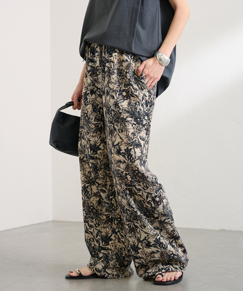 FRAMeWORK（フレームワーク）の「ボタニカルプリントイージーパンツ（スラックス・レディース・ベージュ/ブラウン・38/36）」の15枚目の写真