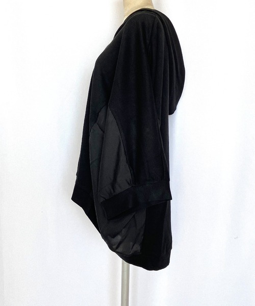 Q（キュー）の「ドッキングドルマンパーカー（パーカー・レディース・ブラック/グレー・MEDIUM）」の4枚目の写真