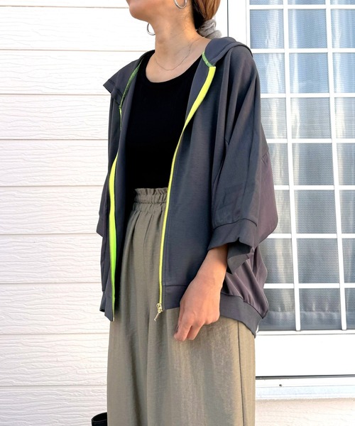 Q（キュー）の「ドッキングドルマンパーカー（パーカー・レディース・ブラック/グレー・MEDIUM）」の12枚目の写真