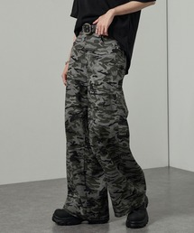 Alfred Alex（アルフレッドアレックス）の「【Alfred Alex】ヴィンテージライクルーズシルエットワイドバレルレッグパンツ カモフラージュ レオパード（カーゴパンツ）」