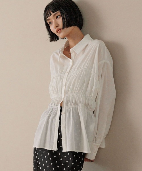 LOWRYS FARM(ローリーズファーム)の「シャーリングシャツLS 580593(シャツ/ブラウス・レディース・ブルー/ブラック/ホワイト・FREE)」の1枚目の写真