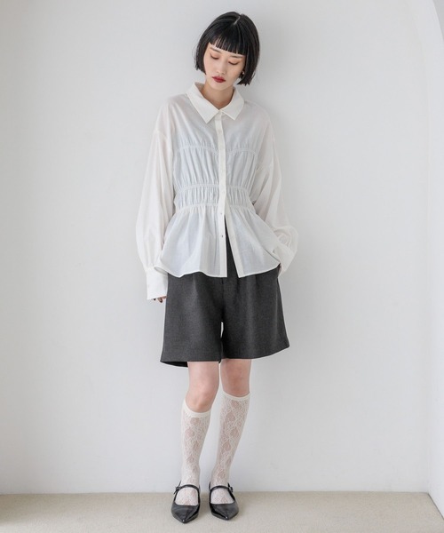 LOWRYS FARM(ローリーズファーム)の「シャーリングシャツLS 580593(シャツ/ブラウス・レディース・ブルー/ブラック/ホワイト・FREE)」の5枚目の写真