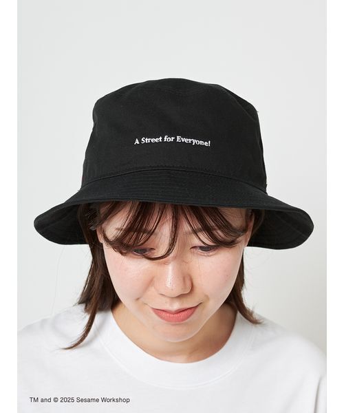NEW ERA（ニューエラ）の「【SESAME STREET MARKET | NEW ERAR】コラボレーション メッセージ バケットハット（ハット・レディース・ブラック/ベージュ・F）」の18枚目の写真
