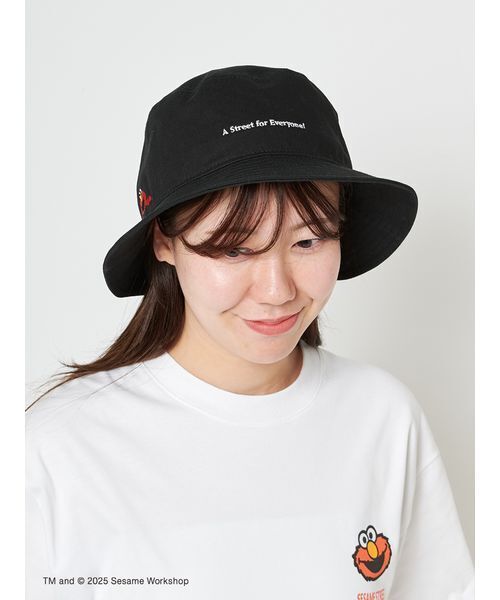 NEW ERA（ニューエラ）の「【SESAME STREET MARKET | NEW ERAR】コラボレーション メッセージ バケットハット（ハット・レディース・ブラック/ベージュ・F）」の17枚目の写真