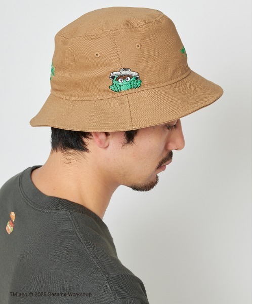 NEW ERA（ニューエラ）の「【SESAME STREET MARKET | NEW ERAR】コラボレーション メッセージ バケットハット（ハット・レディース・ブラック/ベージュ・F）」の22枚目の写真