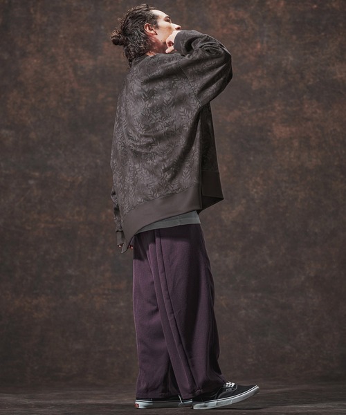 Jih Nunc(ジーヌンク)の「mlt5361-リーフ総柄ポンチ切り替えプルオーバー(JIH-R1134)(Tシャツ/カットソー・メンズ・ベージュ/チャコール・L/M/S)」の9枚目の写真