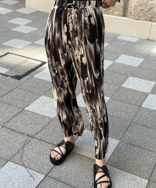 deux amour(ドゥーザムール)の「水墨柄ワイドパンツ(Tシャツ/カットソー・レディース・ブラック/モカ・M~L)」の5枚目の写真