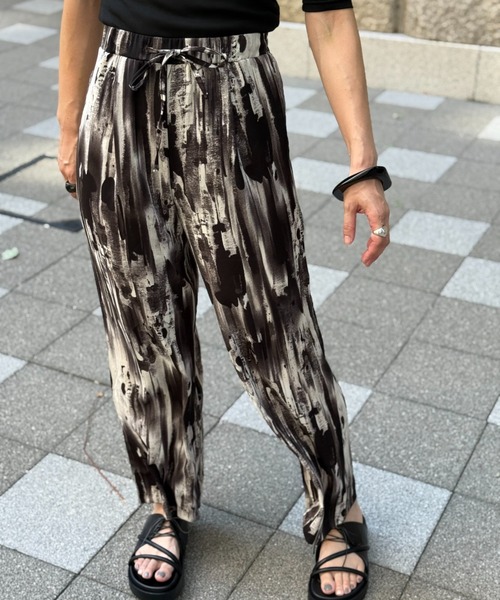 deux amour(ドゥーザムール)の「水墨柄ワイドパンツ(Tシャツ/カットソー・レディース・ブラック/モカ・M~L)」の6枚目の写真