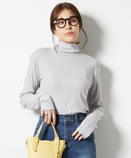 slattgir（スラットジール）の「高身長　細リブハイネックカットソートップス（トールサイズ）（Tシャツ/カットソー・レディース・イエロー/オフホワイト/ネイビー×ホワイト/ブラック/ライトグレー/ホワイト×ブラック/サックスブルー・T3L/T4L/T5L/TM/TL/TLL）」の3枚目の写真