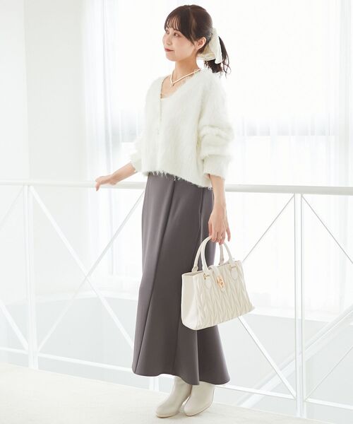 MAJESTIC LEGON（マジェスティックレゴン）の「ふわふわVネックショートカーデ（カーディガン/ボレロ・レディース・ピンク/ボルドー/アイボリー/チャコールグレー・MEDIUM）」の7枚目の写真