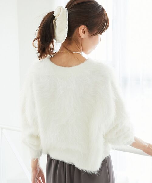 MAJESTIC LEGON（マジェスティックレゴン）の「ふわふわVネックショートカーデ（カーディガン/ボレロ・レディース・ピンク/ボルドー/アイボリー/チャコールグレー・MEDIUM）」の11枚目の写真