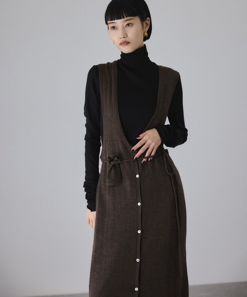 ADAM ET ROPE'(アダムエロペ)の「モヘアミックスUネックワンピースネックポーチセット(ワンピース・レディース・ダークブラウン/ホワイト・FREE)」の1枚目の写真