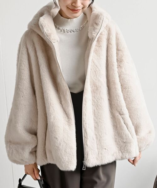 rps(アールピーエス)の「サイドドロストフェイクファージャケット(ブルゾン・レディース・グレイッシュベージュ/ベージュ系その他・フリー)」の2枚目の写真