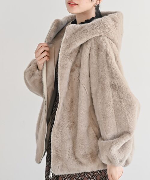 rps(アールピーエス)の「サイドドロストフェイクファージャケット(ブルゾン・レディース・グレイッシュベージュ/ベージュ系その他・フリー)」の1枚目の写真