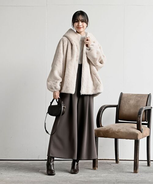 rps(アールピーエス)の「サイドドロストフェイクファージャケット(ブルゾン・レディース・グレイッシュベージュ/ベージュ系その他・フリー)」の6枚目の写真