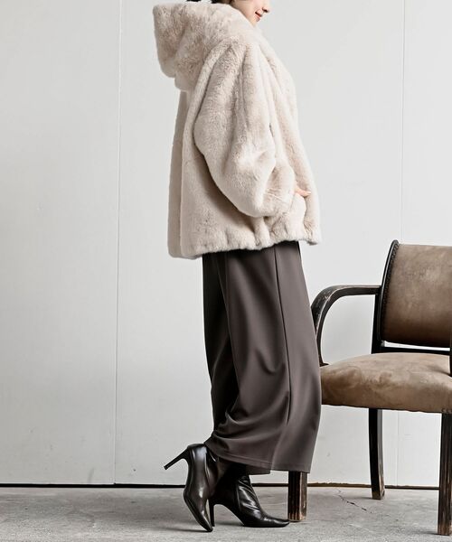 rps(アールピーエス)の「サイドドロストフェイクファージャケット(ブルゾン・レディース・グレイッシュベージュ/ベージュ系その他・フリー)」の9枚目の写真