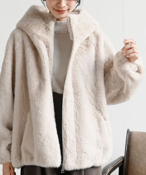 rps(アールピーエス)の「サイドドロストフェイクファージャケット(ブルゾン・レディース・グレイッシュベージュ/ベージュ系その他・フリー)」の10枚目の写真