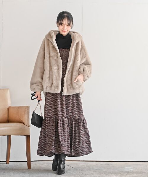 rps(アールピーエス)の「サイドドロストフェイクファージャケット(ブルゾン・レディース・グレイッシュベージュ/ベージュ系その他・フリー)」の15枚目の写真