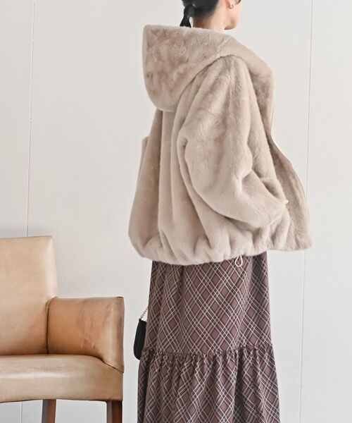 rps(アールピーエス)の「サイドドロストフェイクファージャケット(ブルゾン・レディース・グレイッシュベージュ/ベージュ系その他・フリー)」の16枚目の写真