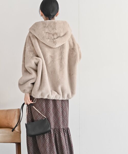 rps(アールピーエス)の「サイドドロストフェイクファージャケット(ブルゾン・レディース・グレイッシュベージュ/ベージュ系その他・フリー)」の17枚目の写真