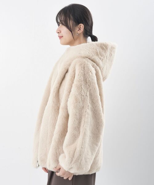 rps(アールピーエス)の「サイドドロストフェイクファージャケット(ブルゾン・レディース・グレイッシュベージュ/ベージュ系その他・フリー)」の4枚目の写真