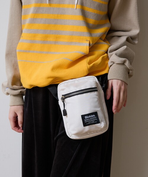 Dickies（ディッキーズ）の「【Dickies / ディッキーズ】 PADDED QUICKSHOULDER BAG/ミニショルダーバッグ/ユニセックス【WEB限定】（ショルダーバッグ・メンズ・アイボリー/チャコールグレー/ブラック/カーキ・フリー）」の2枚目の写真
