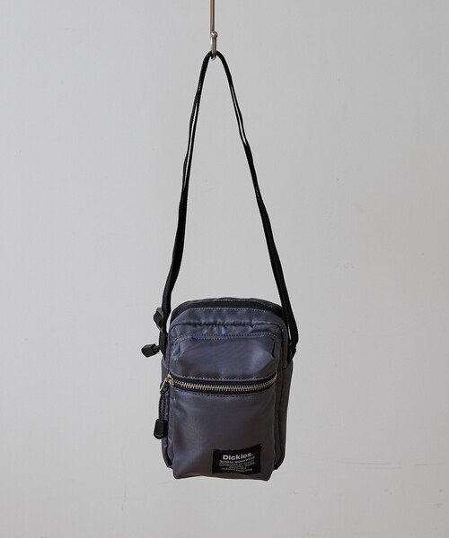 Dickies（ディッキーズ）の「【Dickies / ディッキーズ】 PADDED QUICKSHOULDER BAG/ミニショルダーバッグ/ユニセックス【WEB限定】（ショルダーバッグ・メンズ・アイボリー/チャコールグレー/ブラック/カーキ・フリー）」の5枚目の写真