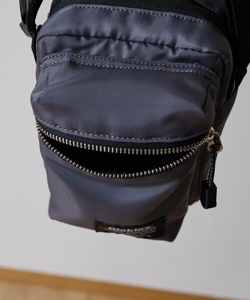 Dickies（ディッキーズ）の「【Dickies / ディッキーズ】 PADDED QUICKSHOULDER BAG/ミニショルダーバッグ/ユニセックス【WEB限定】（ショルダーバッグ・メンズ・アイボリー/チャコールグレー/ブラック/カーキ・フリー）」の7枚目の写真