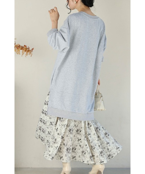 cawaii(カワイイ)の「裾に広がる花柄の重ね着風スウェットロングワンピース(ワンピース・レディース・グレー・FREE)」の7枚目の写真