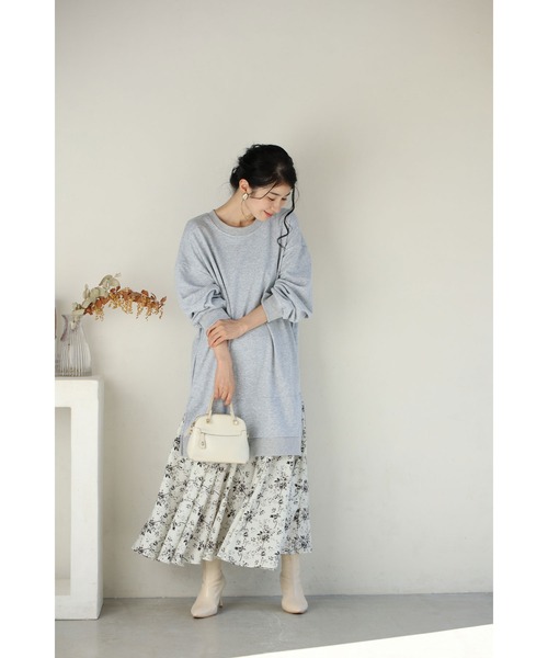 cawaii(カワイイ)の「裾に広がる花柄の重ね着風スウェットロングワンピース(ワンピース・レディース・グレー・FREE)」の13枚目の写真
