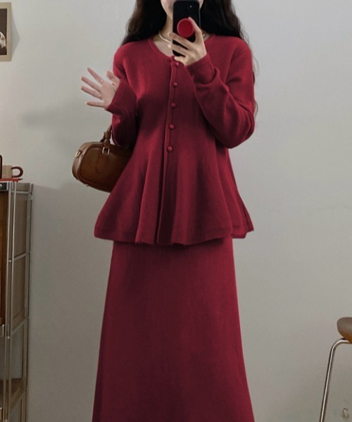 Diosfront（ディオスフロント）の「ペプラムフレアニットカーディガンセットアップ（セットアップ・レディース・ブラック/モカ/ダークブラウン/レッド・FREE）」の4枚目の写真