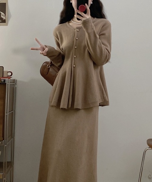 Diosfront（ディオスフロント）の「ペプラムフレアニットカーディガンセットアップ（セットアップ・レディース・ブラック/モカ/ダークブラウン/レッド・FREE）」の5枚目の写真