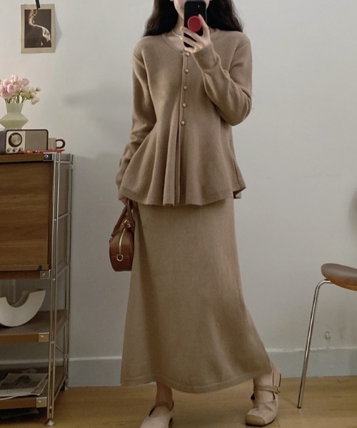 Diosfront（ディオスフロント）の「ペプラムフレアニットカーディガンセットアップ（セットアップ・レディース・ブラック/モカ/ダークブラウン/レッド・FREE）」の6枚目の写真