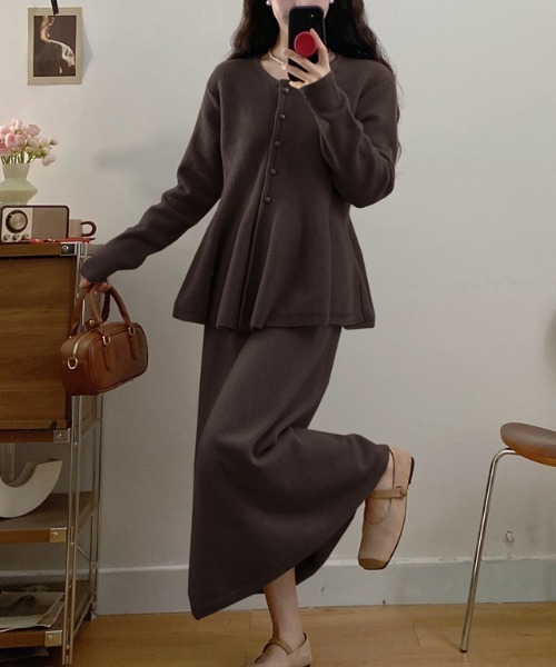 Diosfront（ディオスフロント）の「ペプラムフレアニットカーディガンセットアップ（セットアップ・レディース・ブラック/モカ/ダークブラウン/レッド・FREE）」の12枚目の写真