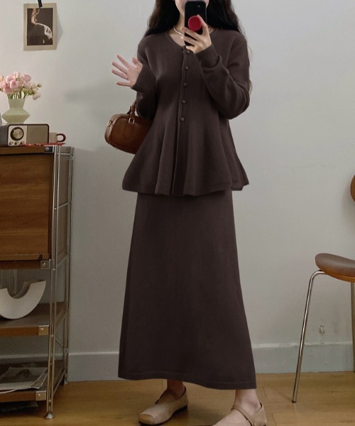Diosfront（ディオスフロント）の「ペプラムフレアニットカーディガンセットアップ（セットアップ・レディース・ブラック/モカ/ダークブラウン/レッド・FREE）」の13枚目の写真